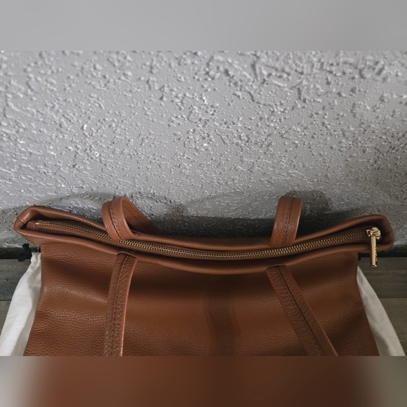 Cuyana Tall Easy Zipper Tote - Picture 7 of 8